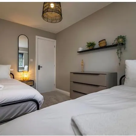 Cosy Home With Snug And Three Bedrooms Message Us For Long Stay Prices Nottingham Exterior photo