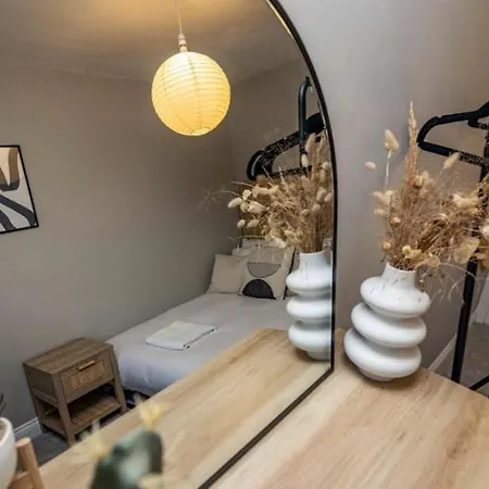 Cosy Home With Snug And Three Bedrooms Message Us For Long Stay Prices Nottingham Exterior photo
