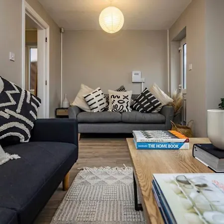 Cosy Home With Snug And Three Bedrooms Message Us For Long Stay Prices Nottingham Exterior photo