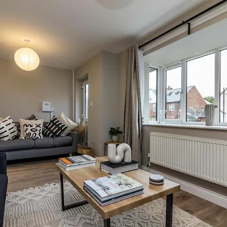 Cosy Home With Snug And Three Bedrooms Message Us For Long Stay Prices Nottingham Exterior photo