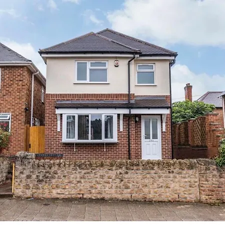 Cosy Home With Snug And Three Bedrooms Message Us For Long Stay Prices Nottingham Exterior photo